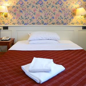Camera grande con letto king size